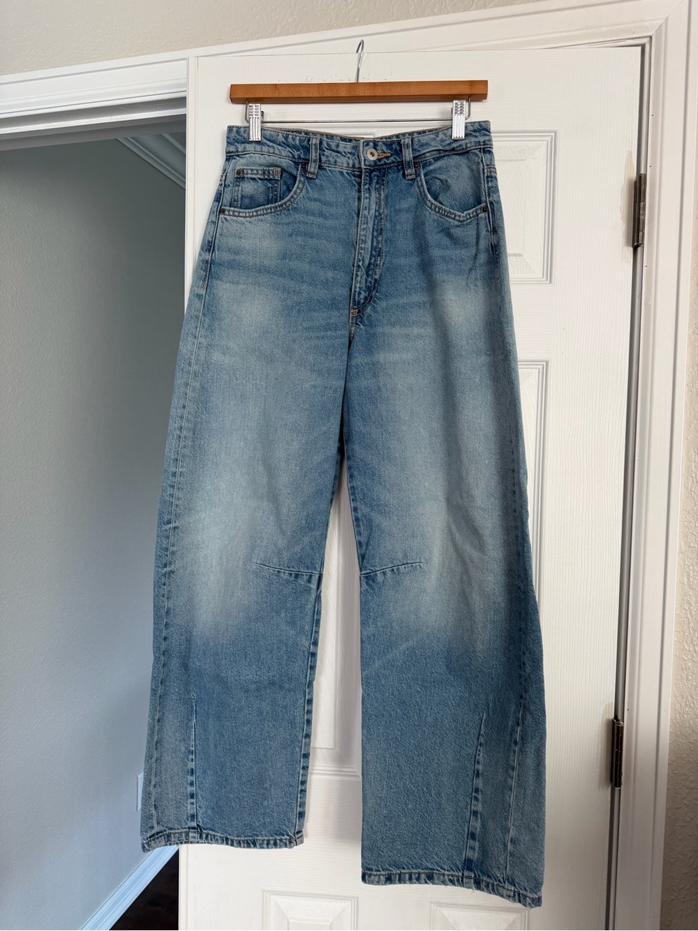 Zara Women’s Relaxed Wide-Leg Jeans in Light Blue
